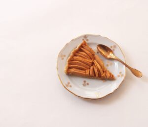 Lire la suite à propos de l’article Tarte aux pommes, amandes, citron et une touche de cannelle